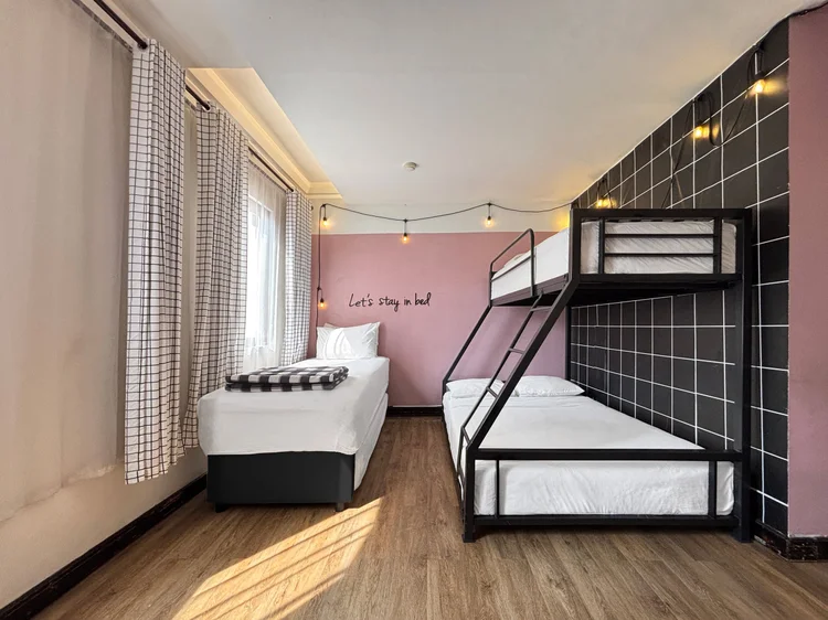 Myeong-dong: The bed area: bunk beds plus a sliding bed that pulls out.