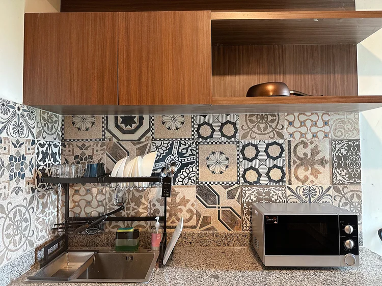 Amalfi: Enclosed kitchen with a microwave and dish rack, so cooking smells stay out of the living room.