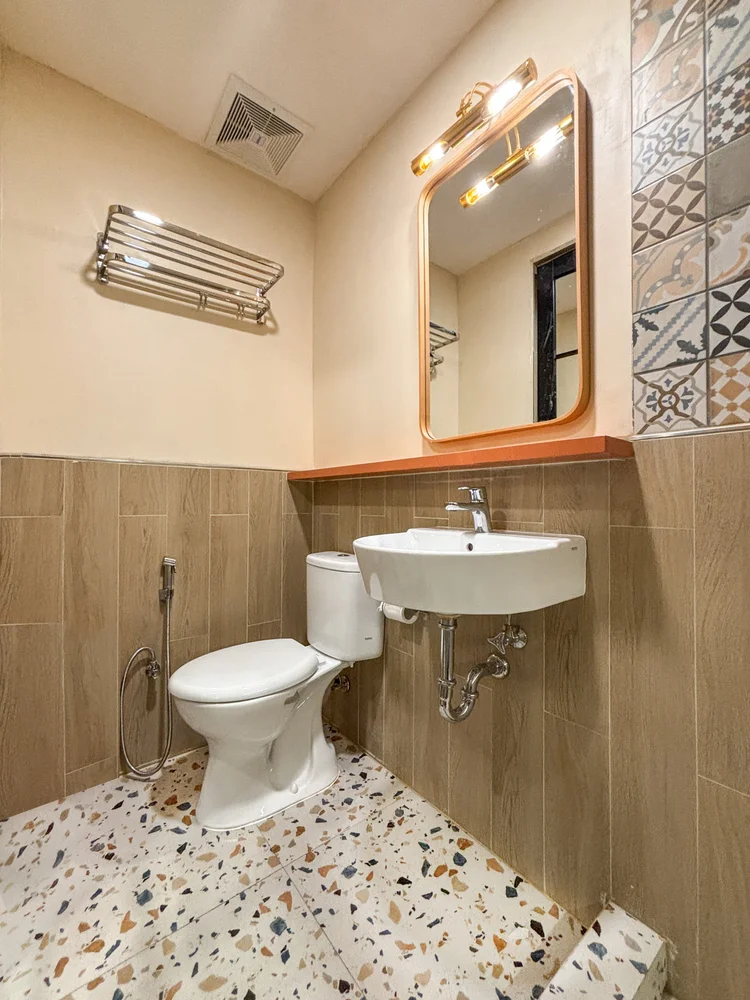 Havana: Soap and shampoo already stocked in the bathroom, the same in every unit.