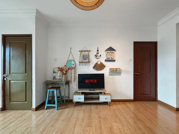 Honolulu: Smart TV with Netflix in the living room, for a film after a day out.