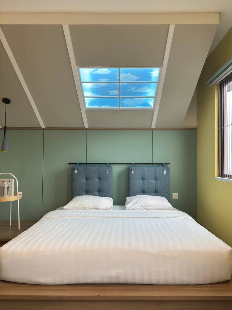 Seoul: White sheets on every bed, the same standard in all our units.