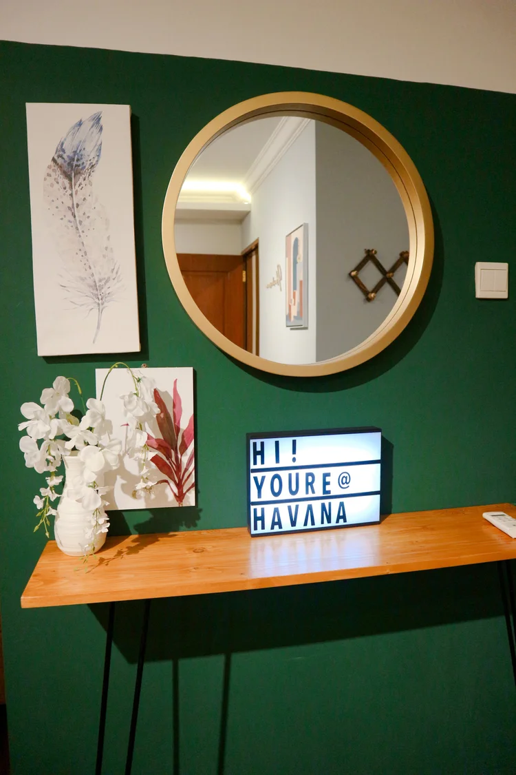 Havana: A mirror and console table in the hallway, with a Havana welcome sign.