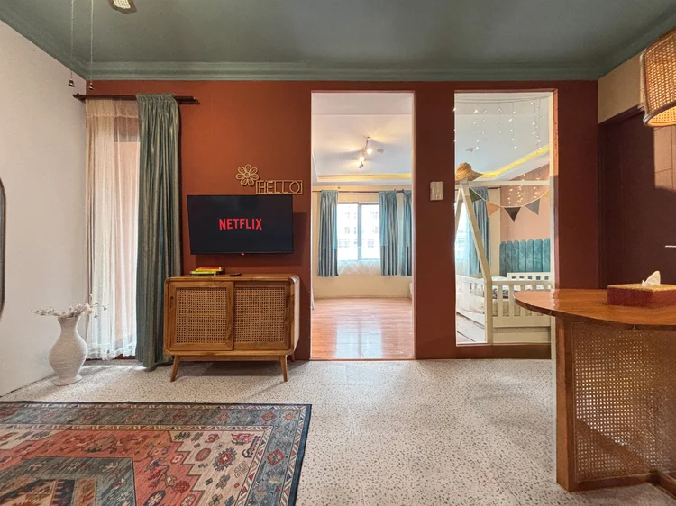 Madagascar: Smart TV with Netflix in the living room, the sleeping area just behind it.