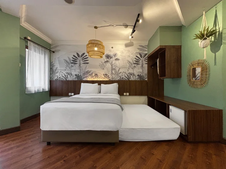 Panama: A sliding bed: the lower half pulls out, making two separate small double beds.