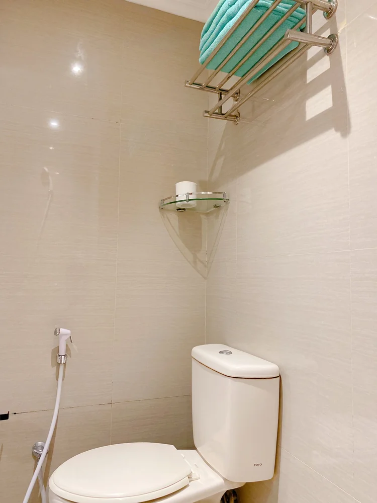Saigon: Toilet with a towel shelf; the same soap, shampoo and tissue in every unit.
