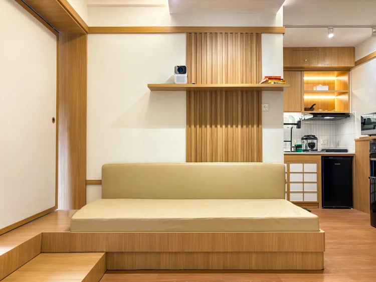 Omotesando: The Japanese-style sofa bed with a smart projector on the wall, already counted in the five it sleeps.