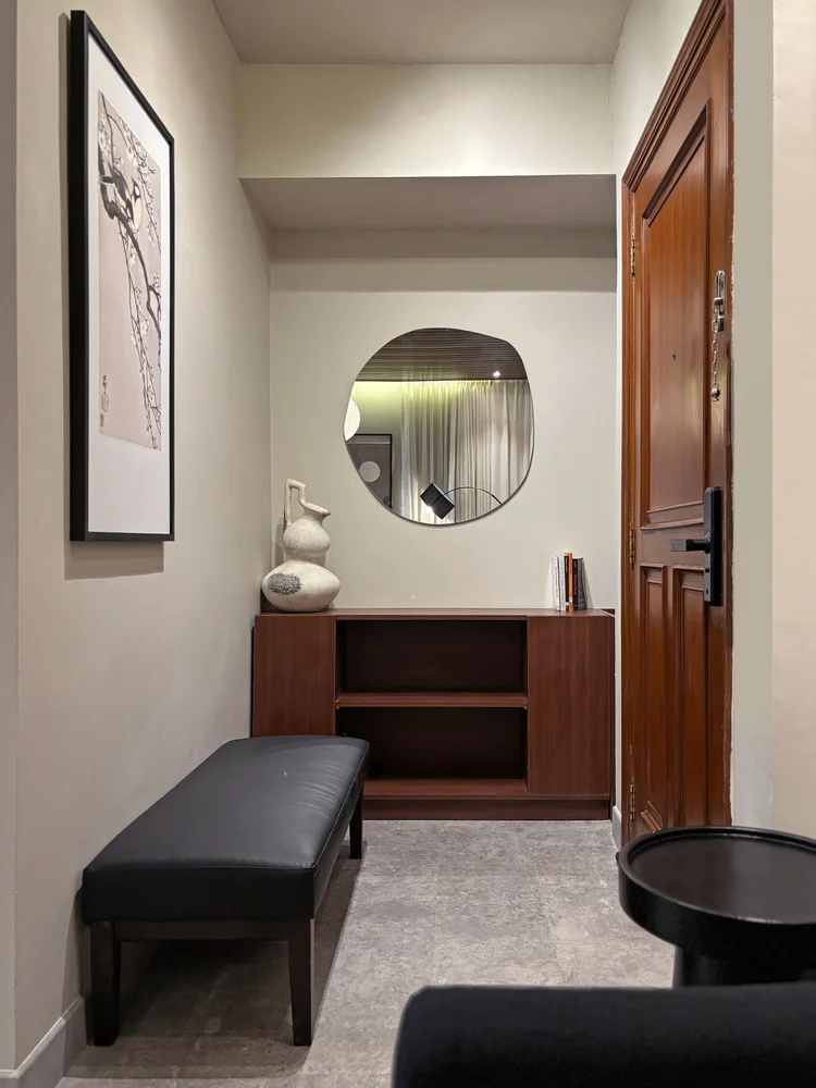 Saitama: Entry area with a bench and console table, for shoes off and keys down.
