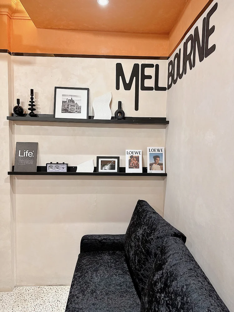Melbourne: What you see is what you get: real, current photos of Melbourne.