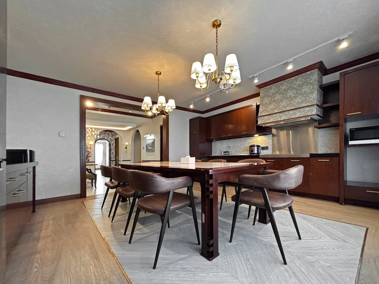 Kensington: A spacious kitchen with a 4-door refrigerator and an island counter, enough to cook for a big group.