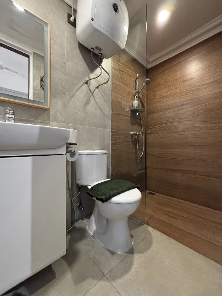 Fukuoka: Water heater, shower and washbasin in one modern bathroom.