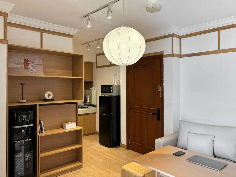 Hokkaido: Sleeps 3, up to 4 with extra beds: two bedrooms plus a shared living room.