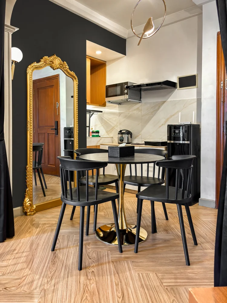 Vienna: YOURE.AT The Majesty: rated 5.0 on Google, plus verified reviews on Traveloka and tiket.com.