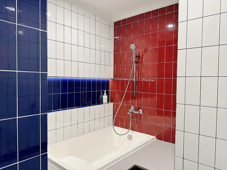 Berlin: A bathtub with hot water, for a long soak after a day out.
