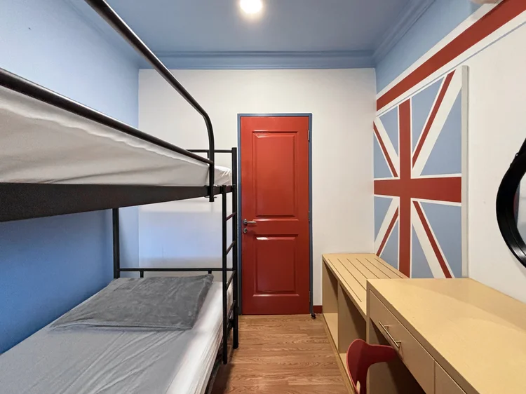 London: A bedroom with a bunk bed, good for kids or guests sharing a room.
