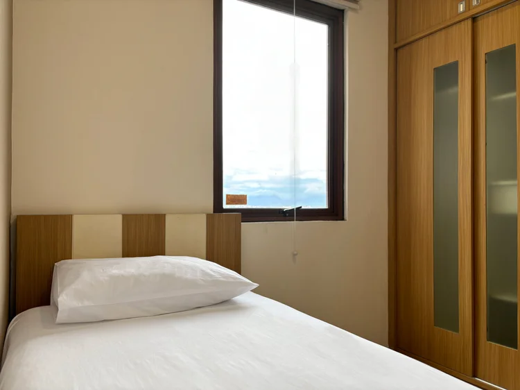 Hokkaido: A bedroom with a 90 cm single bed, for whoever wants a room to themselves.