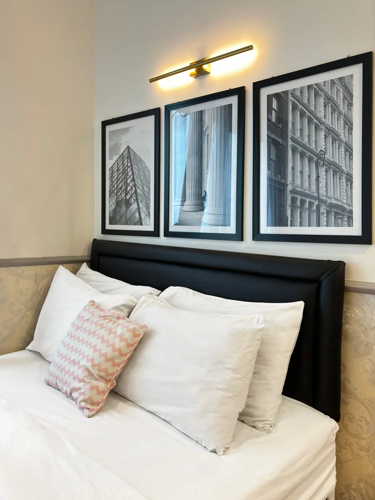 Paris: Another bedroom with a 140 + 140 cm sliding small double bed and AC.